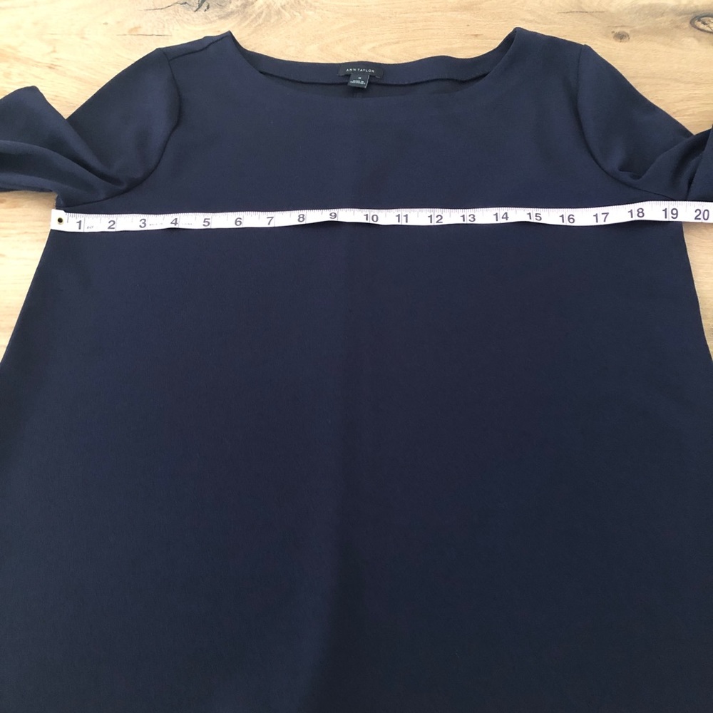 Ann Taylor Navy Top w/Tie Cuffs Size Medium - Picture 10 of 12